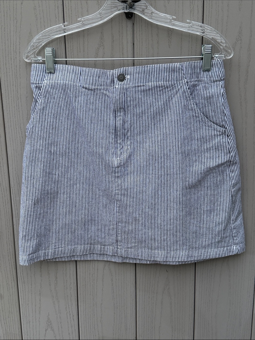 Hollister Black &  White Striped Mini Skirt- Large - pockets - stretch waist